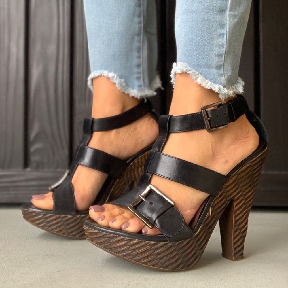 Brazil Made Light As Air Platform Leather Sandal - Picture 4 of 7